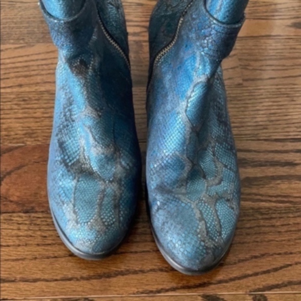 Handmade Snake Textured Blue Booties - Picture 4 of 7